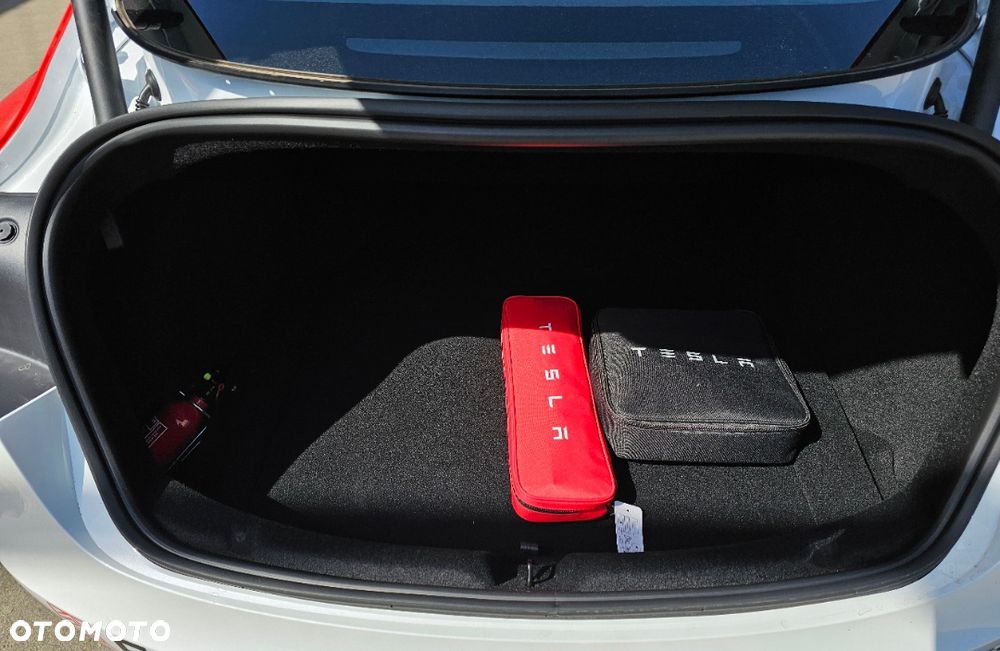 Tesla Model 3 - 10