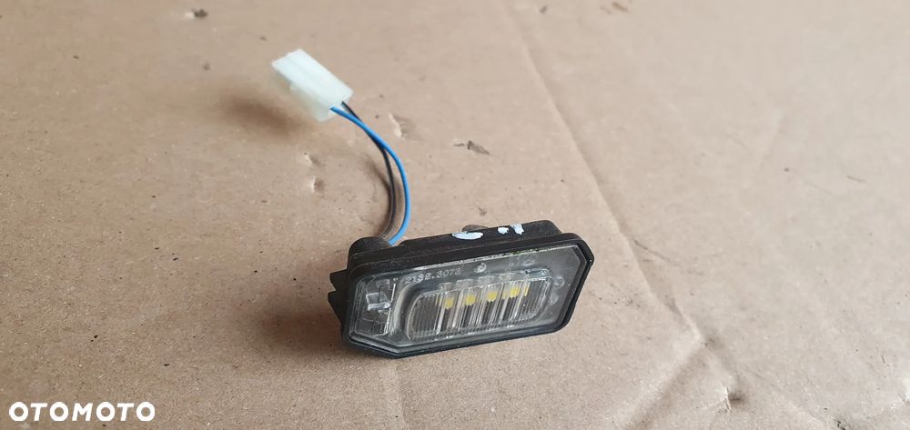 Lampka oświetlenie lusterka lewa lewe Mercedes E-Klasa W213 A0999060901 - 2
