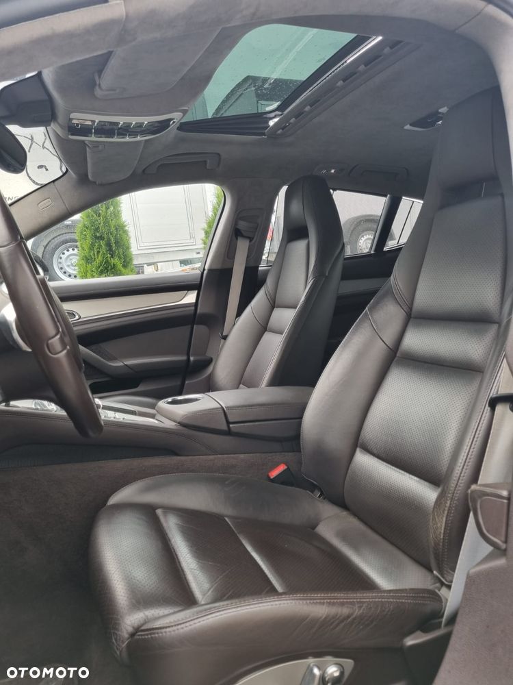 Porsche Panamera 4S - 8