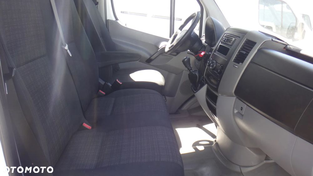Mercedes-Benz Sprinter - 12