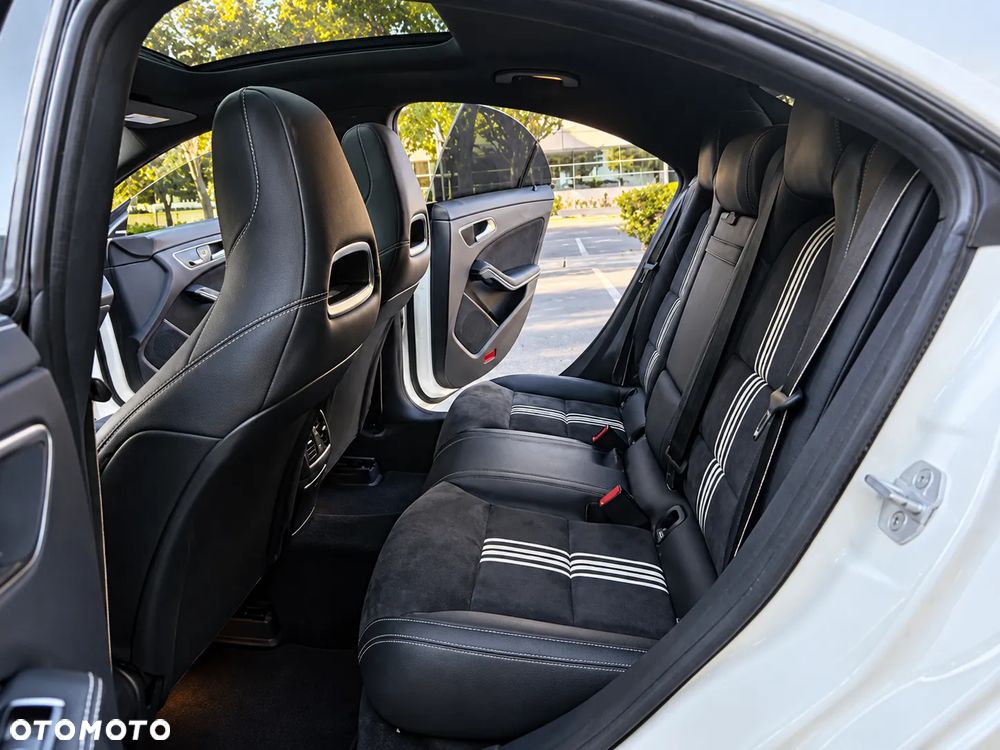 Mercedes-Benz CLA 250 4Matic 7G-DCT AMG Line - 30