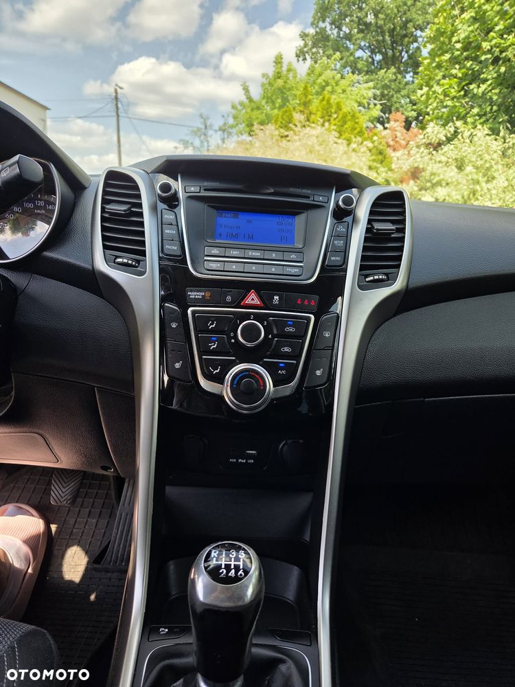 Hyundai i30 blue Kombi 1.4 Trend - 10