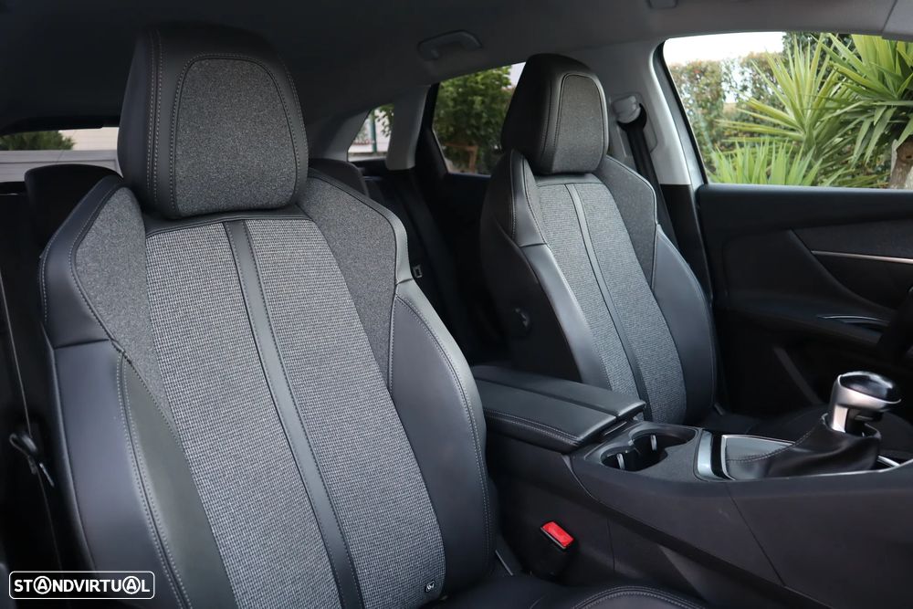 Peugeot 3008 1.2 PureTech Allure J18 - 20