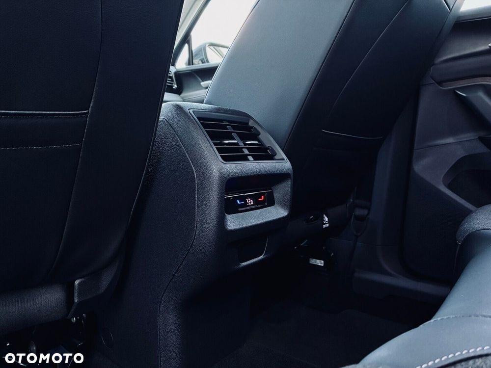 Volkswagen Tiguan - 33