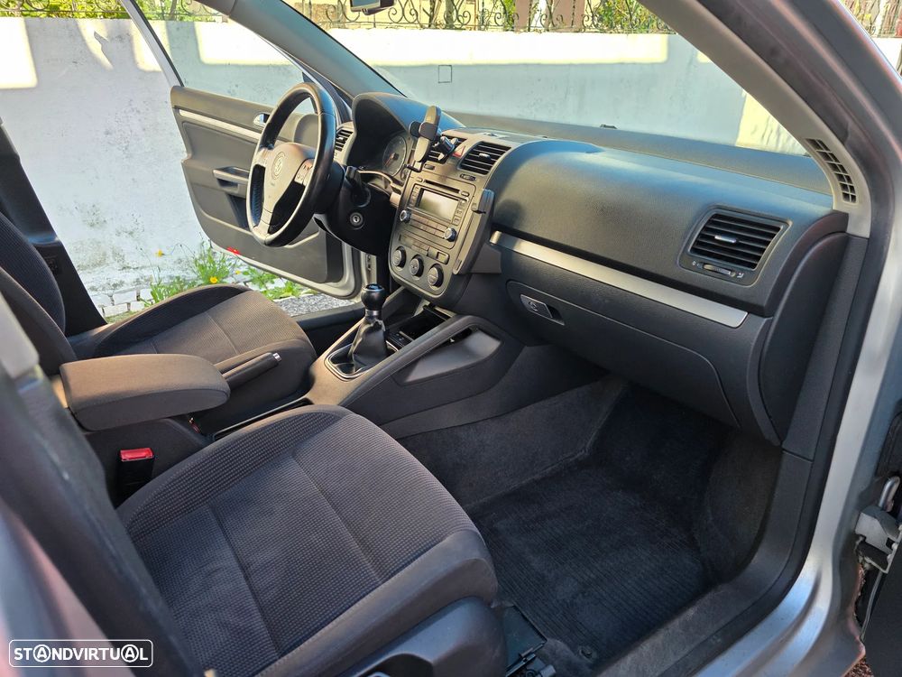 VW Jetta 1.9 TDi Confortline - 15