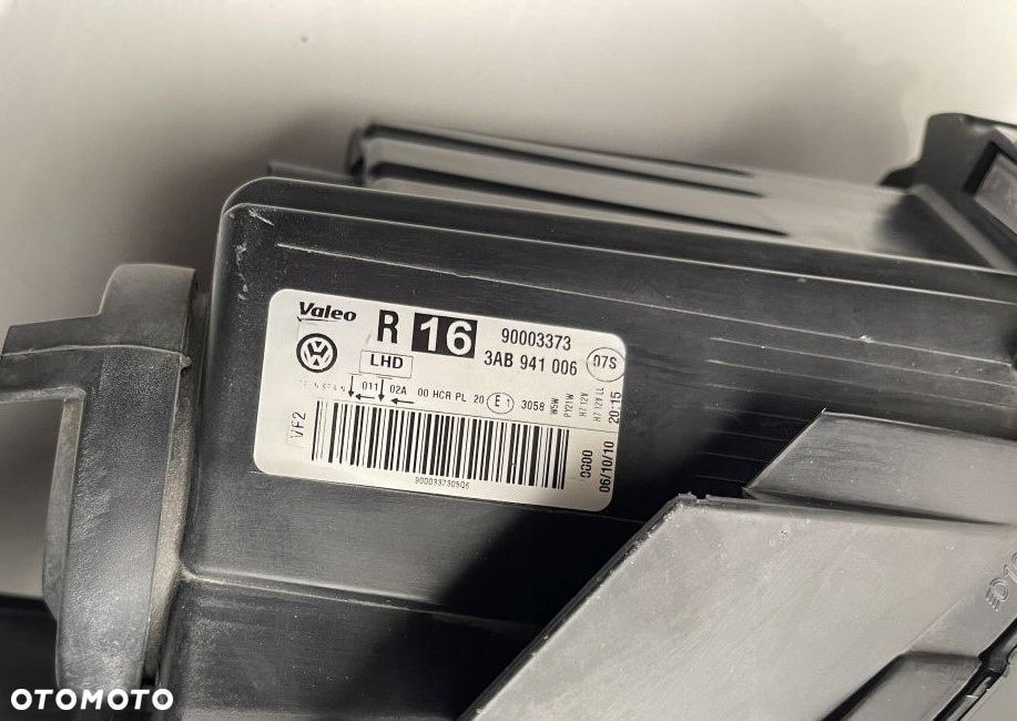 LAMPA PRZEDNIA PRAWA VW PASSAT B7 3AB941006 - 3