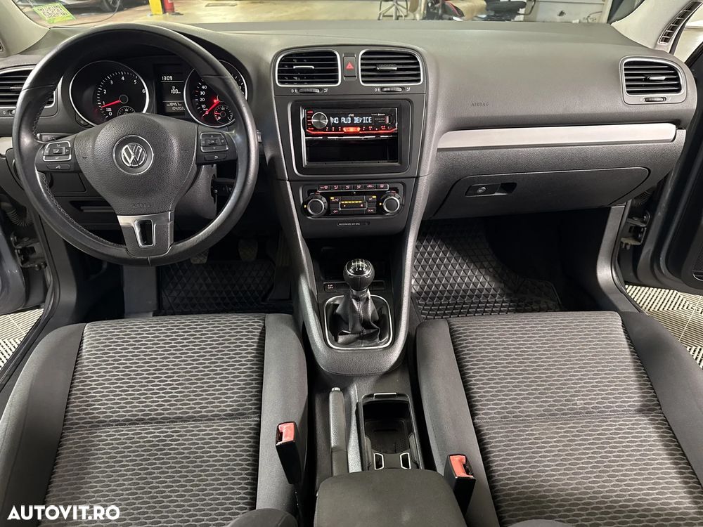 Volkswagen Golf - 10
