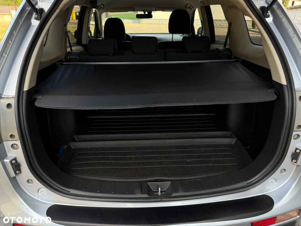 Mitsubishi Outlander 2.2 DI-D 4WD Automatik Instyle - 18