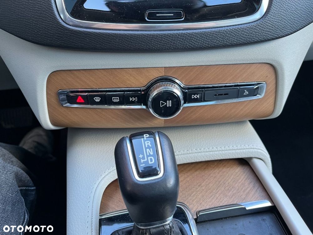 Volvo XC 90 B5 B AWD Plus Bright - 24