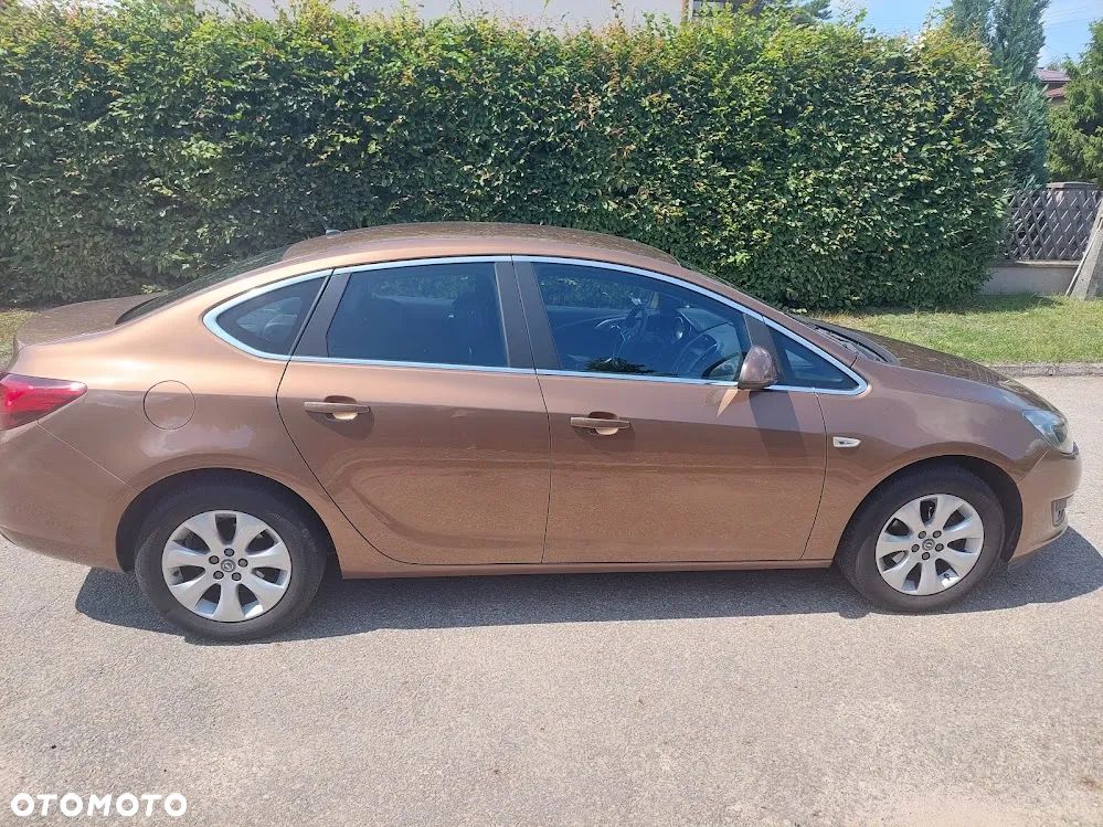 Opel Astra IV 1.4 T Executive - 1