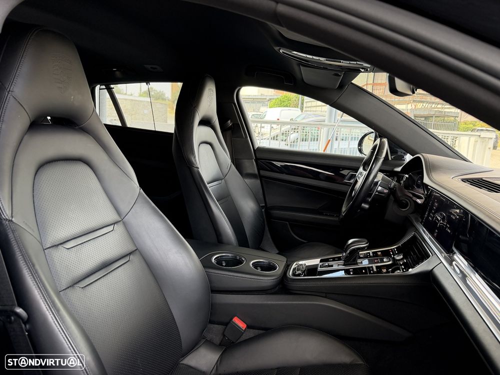 Porsche Panamera 4 E-Hybrid - 32
