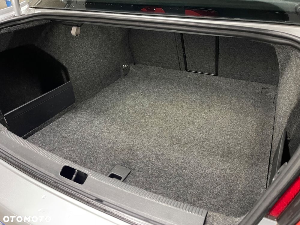 Volkswagen Passat 2.0 TDI Comfortline - 9