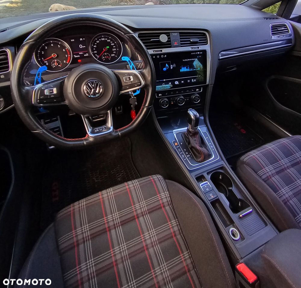 Volkswagen Golf - 11