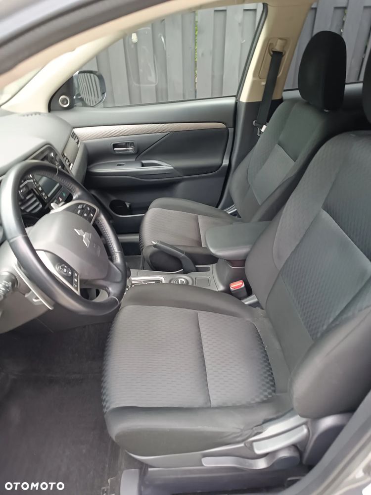 Mitsubishi Outlander 2.2 DID Intense + - 8