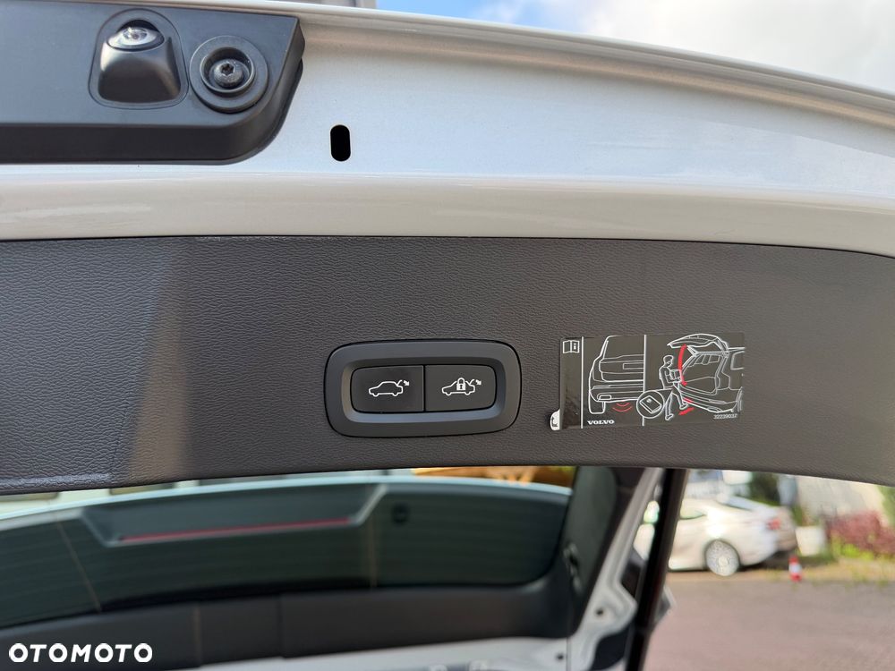 Volvo XC 40 B4 B AWD Momentum Pro - 18