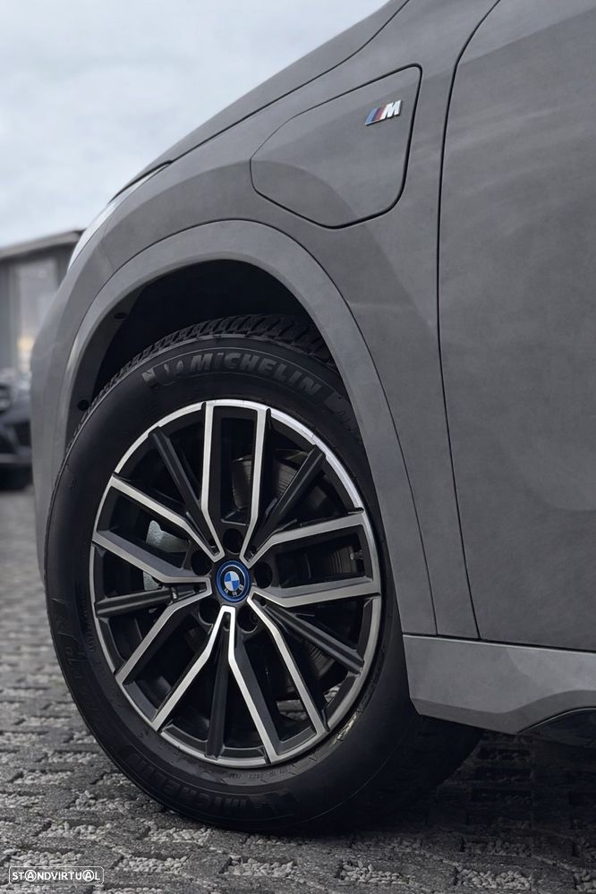 BMW iX1 xDrive30 M Sport Pack - 18