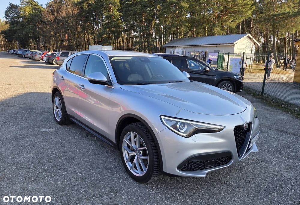 Alfa Romeo Stelvio - 1