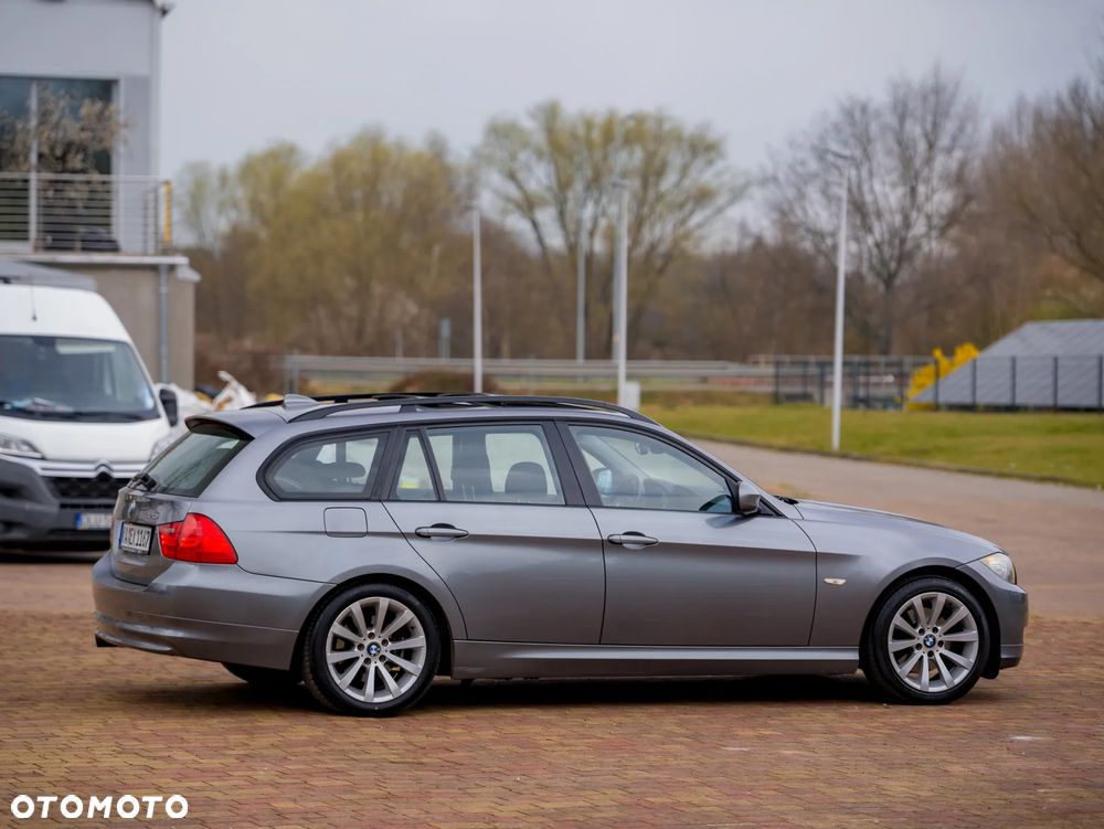 BMW Seria 3 320i Edition Exclusive - 14