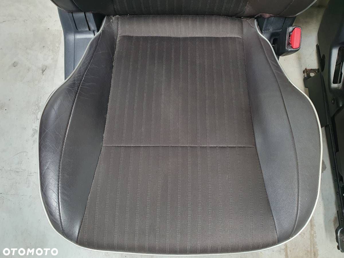 FOTELE KANAPA BOCZKI WNĘTRZE KOMPLET 7 OSÓB MITSUBISHI PAJERO IV EU - 21