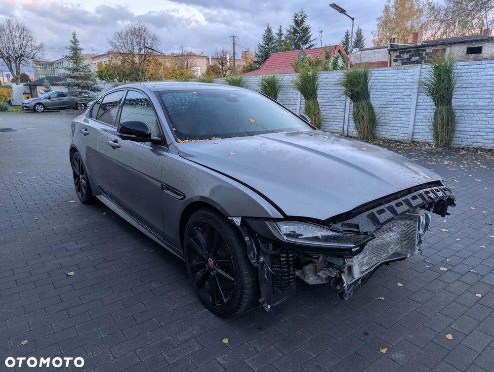 Jaguar XE 2.0 D200 mHEV R-Dynamic Black - 6