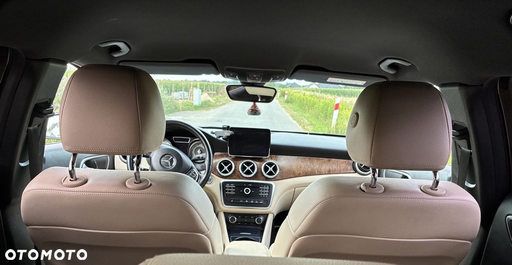Mercedes-Benz GLA - 11