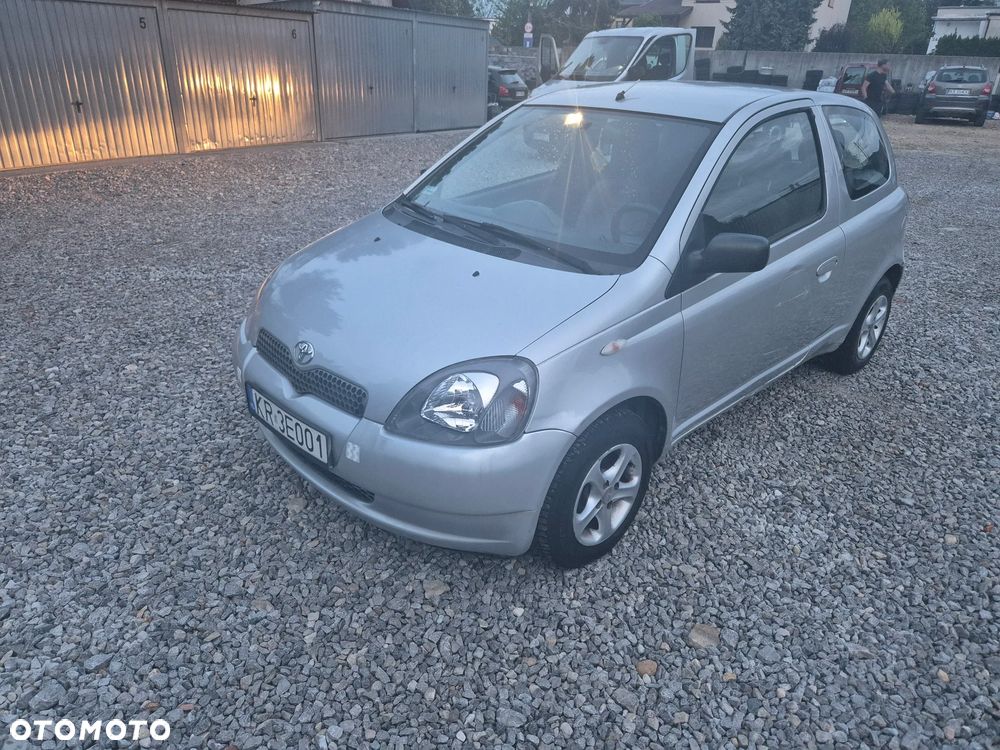 Toyota Yaris 1.0 Base - 1
