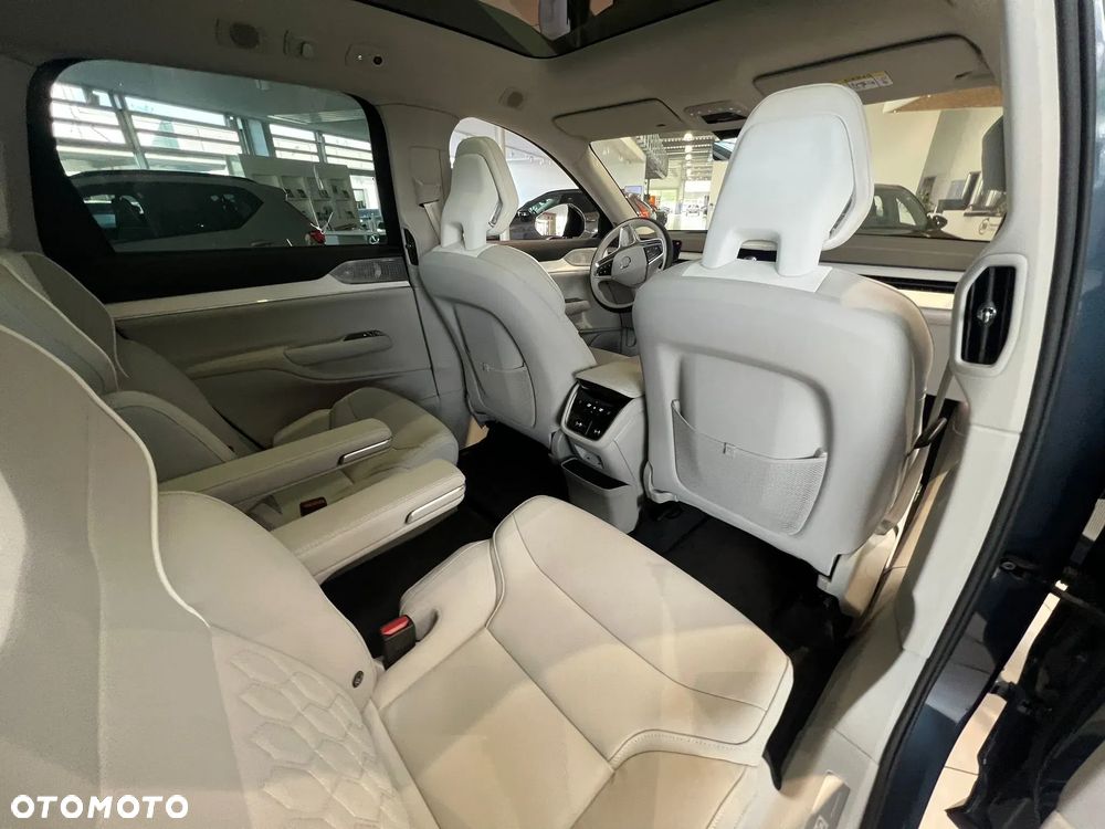 Volvo EX90 - 6