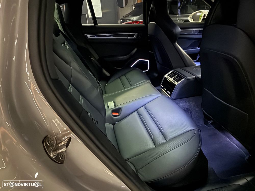 Porsche Panamera Sport Turismo 4 E-Hybrid Platinum Edition PDLS - 33