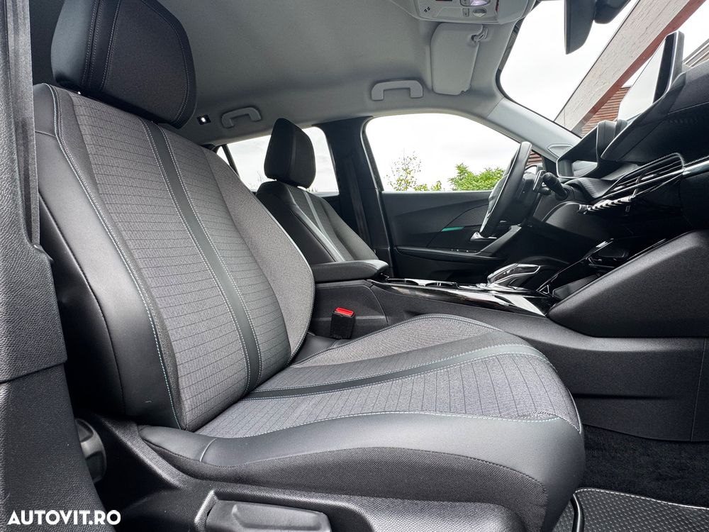 Peugeot 2008 BlueHDi 130 EAT8 Allure Pack - 31