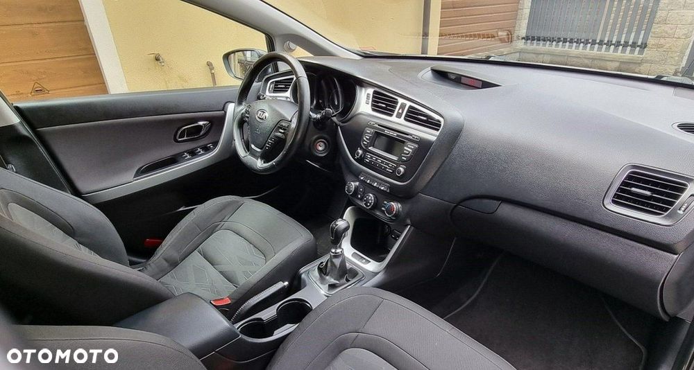 Kia Ceed - 12