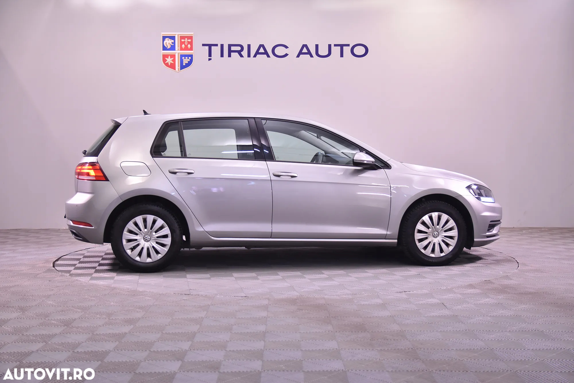 Volkswagen Golf - 6