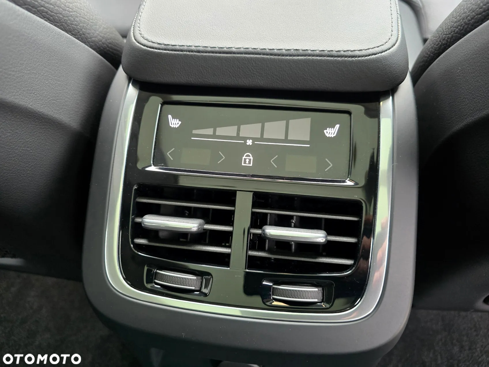 Volvo XC 60 T8 AWD Plug-in Hybrid Plus Dark - 19