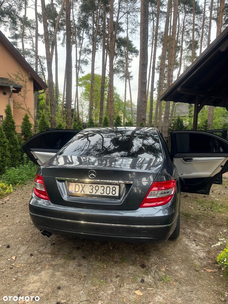 Mercedes-Benz Klasa C 180 CGI Automatik BlueEFFICIENCY Avantgarde - 7