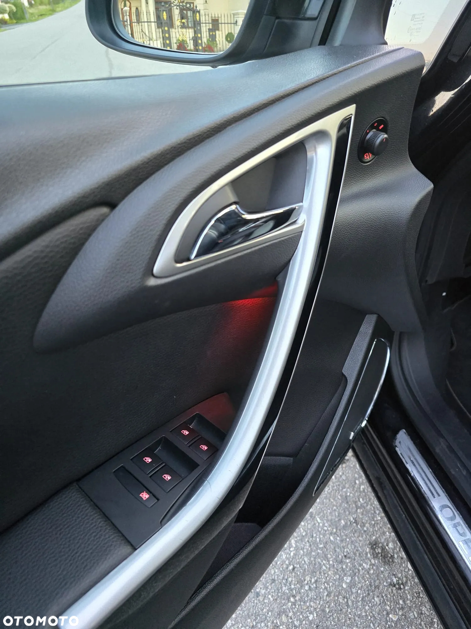 Opel Astra IV 1.6 T Cosmo - 13