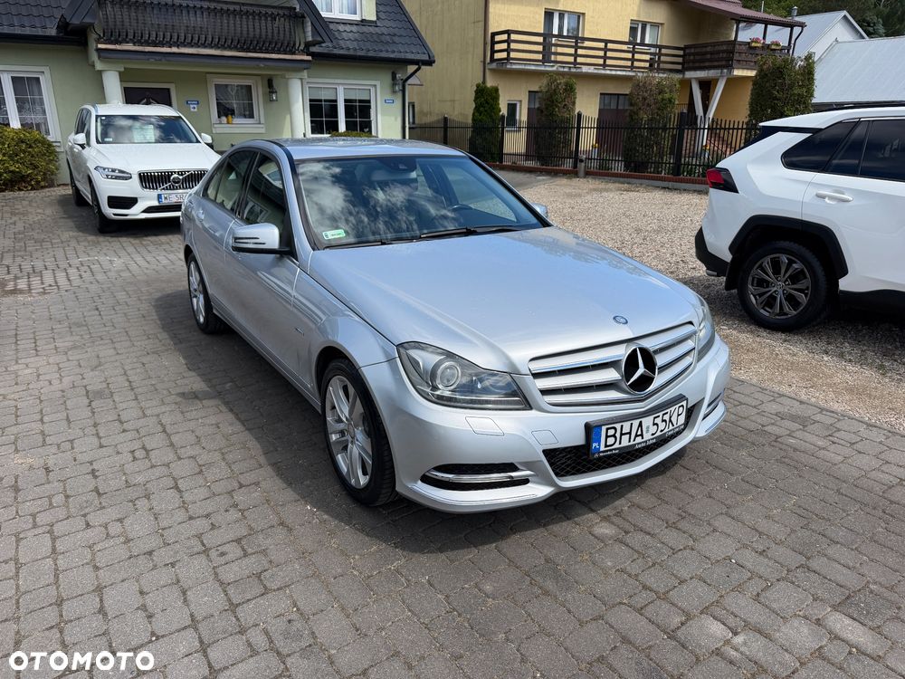 Mercedes-Benz Klasa C 180 CGI BlueEff Avantgarde - 28