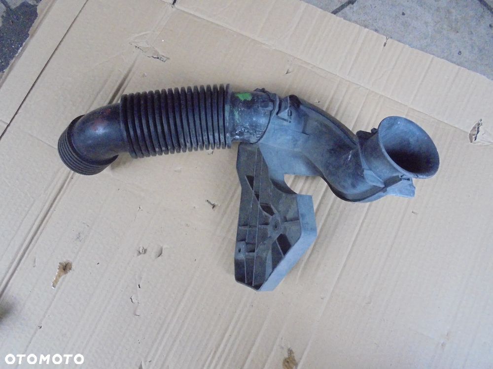 Partner 1,6 HDI 2008- wlot powietrza - 2