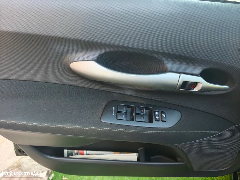 Toyota Auris 1.4 VVT-i AC+VSC - 21