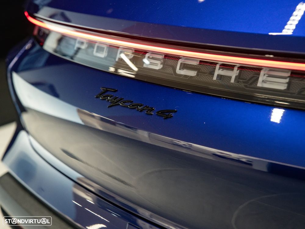Porsche Taycan Cross Turismo 4 - 16