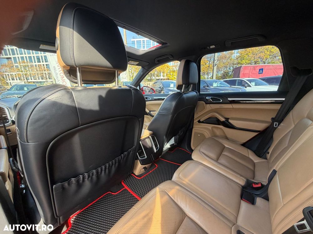 Porsche Cayenne 3.0 L - 19