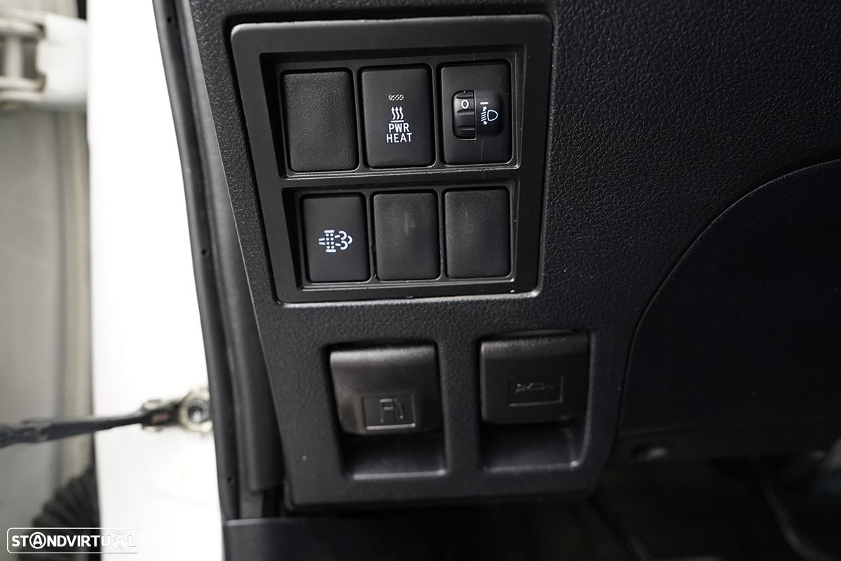 Toyota Hilux 2.4 D-4D 4WD CD CM - 16
