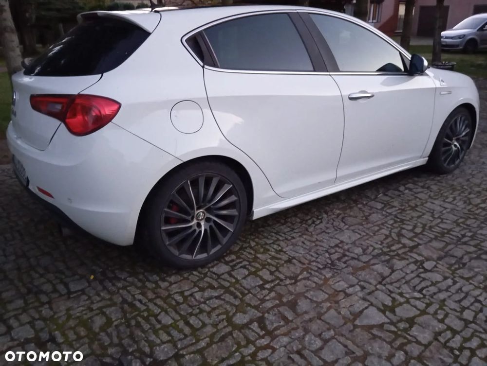 Alfa Romeo Giulietta 1750 TBi Quadrifoglio Verde - 2