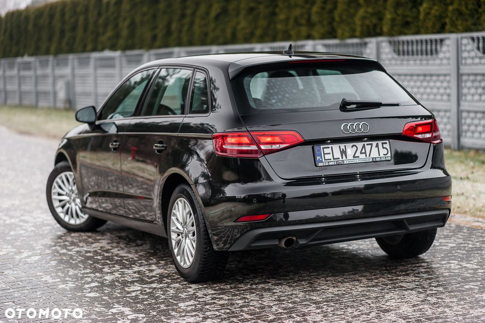 Audi A3 Sportback 1.6 TDI (clean diesel) Ambiente - 3