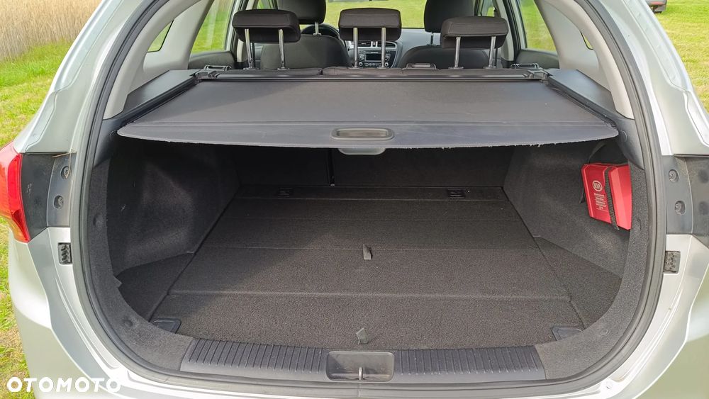 Kia Ceed - 11