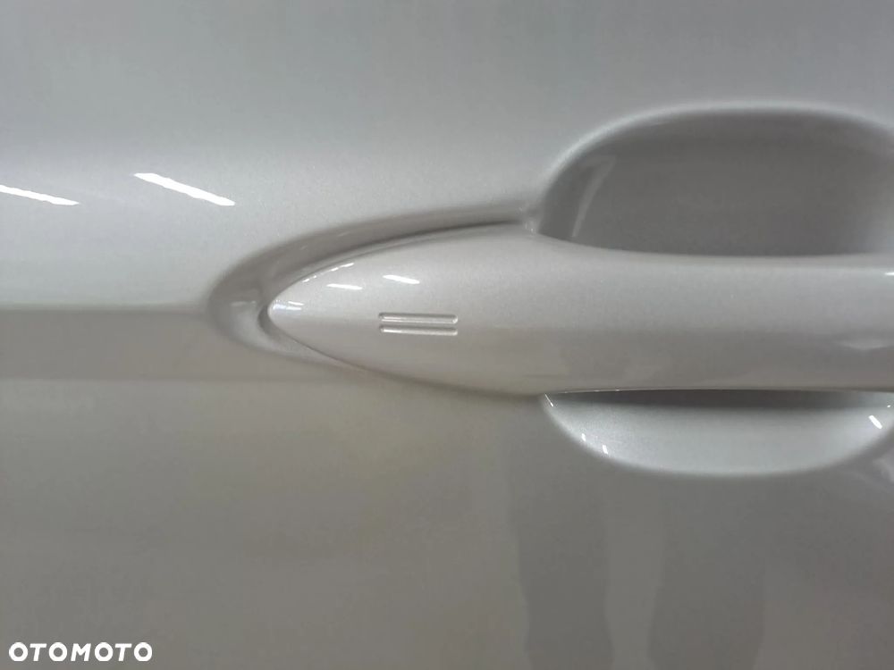 Toyota Camry 2.5 Hybrid Executive CVT - 32