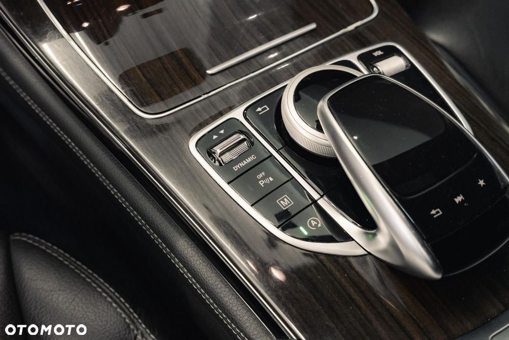 Mercedes-Benz GLC 220 d 4Matic 9G-TRONIC AMG Line - 22