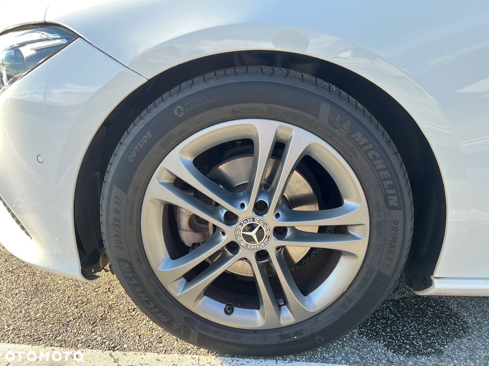 Mercedes-Benz CLA 180 7G-DCT - 21