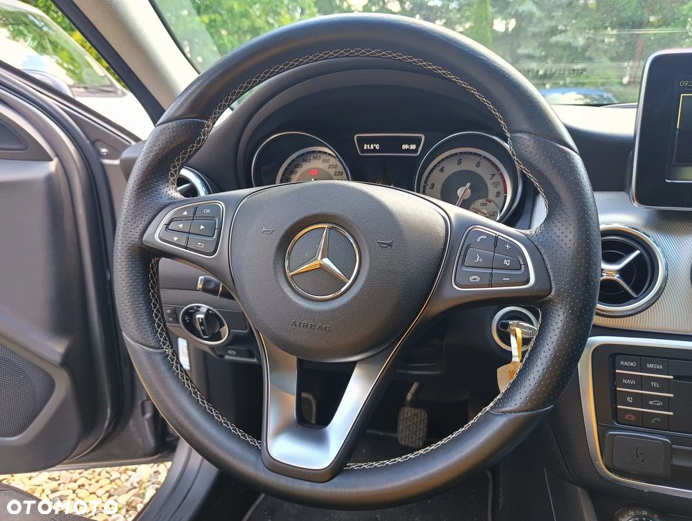 Mercedes-Benz GLA 180 Urban - 28