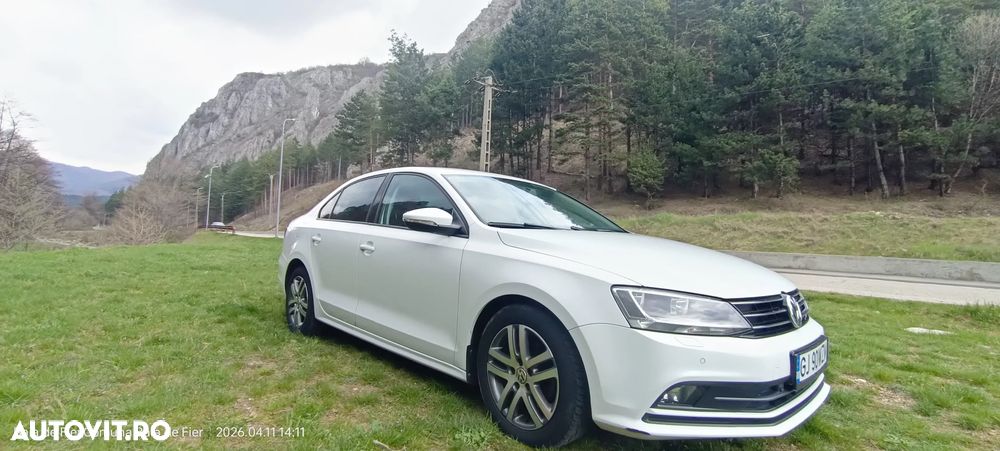 Volkswagen Jetta 2.0 TDI Comfortline - 8