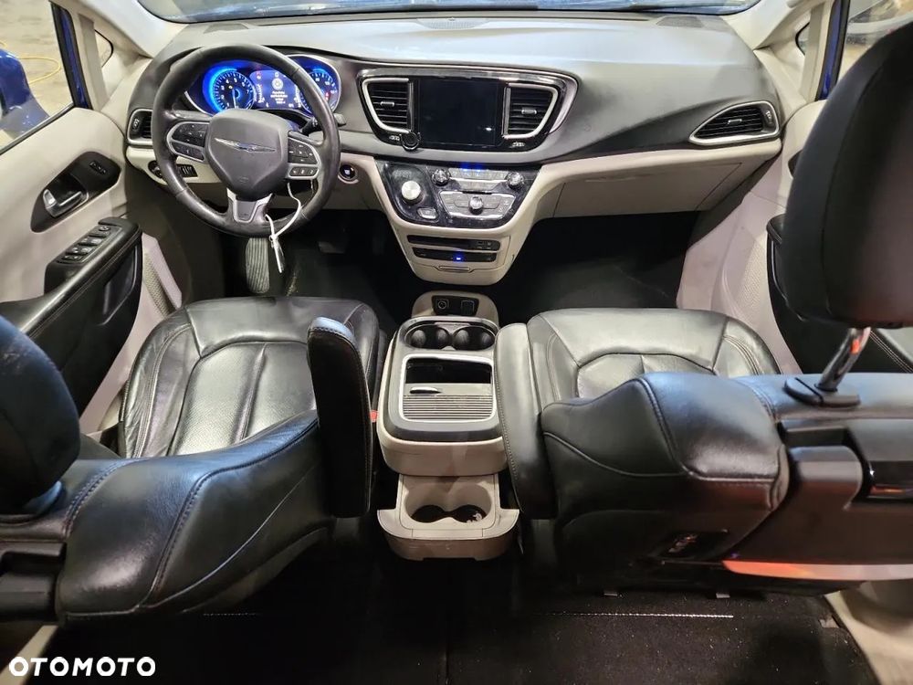 Chrysler Pacifica - 7