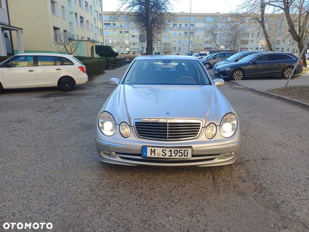 Mercedes-Benz Klasa E 240 4Matic Avantgarde - 23